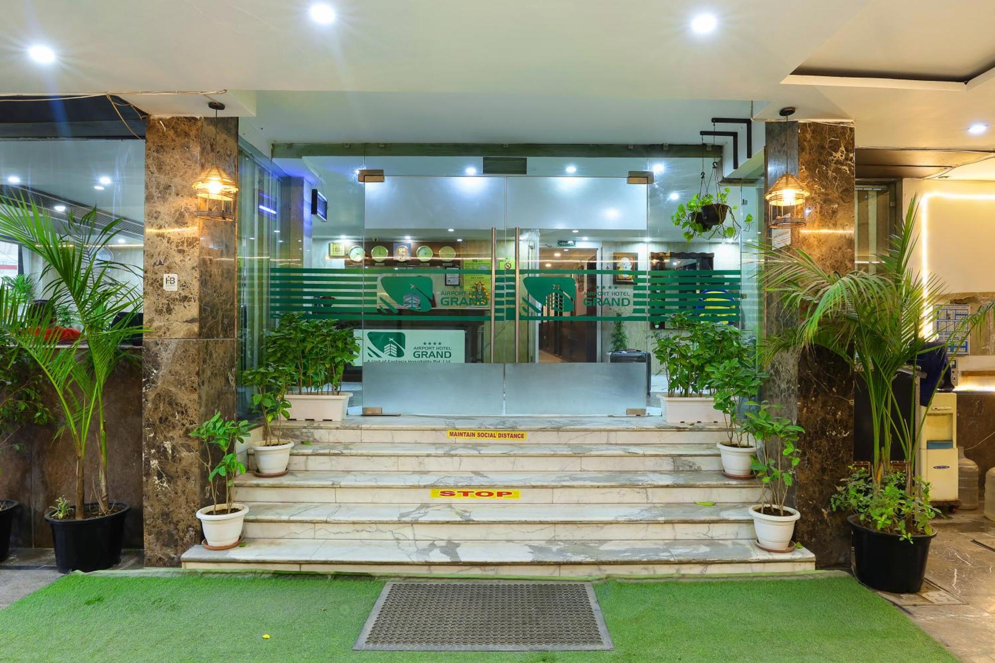 Airport Hotel Grand By Fantasia New Delhi Bagian luar foto