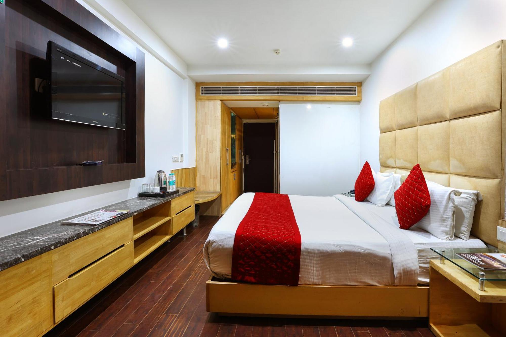 Airport Hotel Grand By Fantasia New Delhi Bagian luar foto